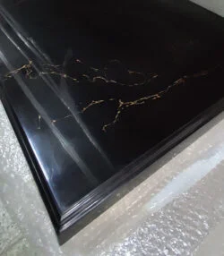corian-black-golden-streak