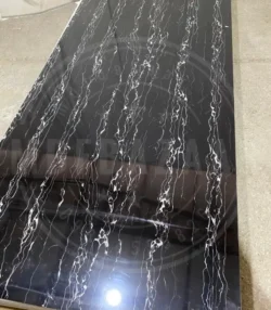 ورق فومیزه PVC یکرو روکش مشکی رگه سفید | براق ۱۶ میل