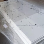 صفحه کابینت روکش کورین سفید رگه مشکی